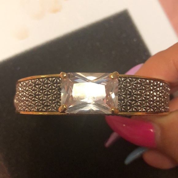 Gorgeous designer inspired bracelet with button opening - Picture 2 of 6